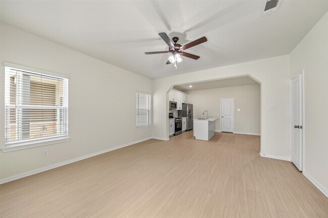 Photo - 716 W Dallas St