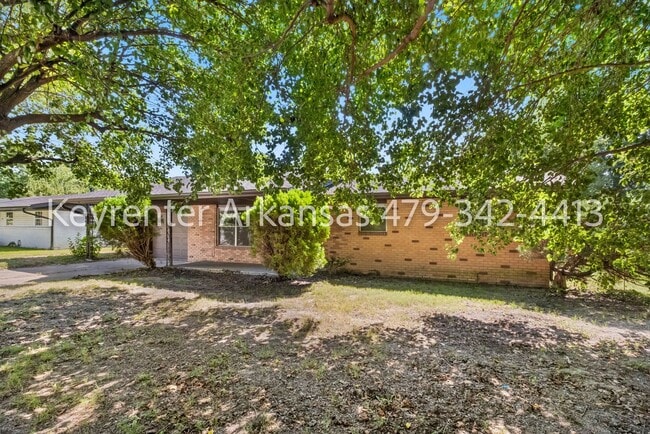Photo - 207 Carlton St.
