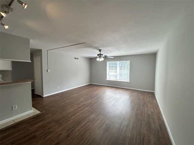 Building Photo - 807 Heights Blvd Unit 2