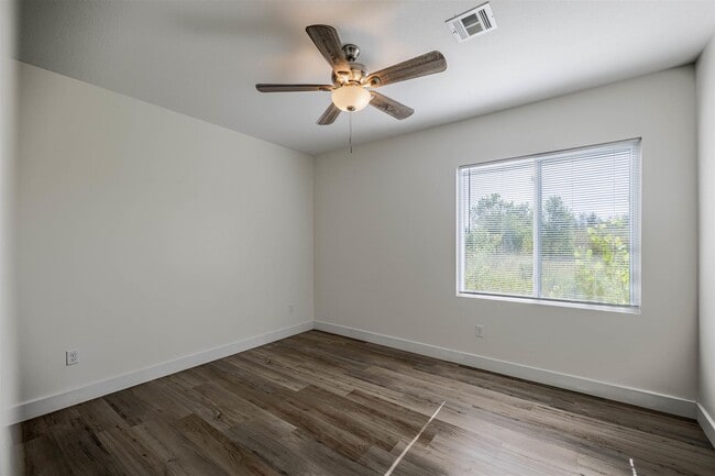 Photo - 5746 Bristol St