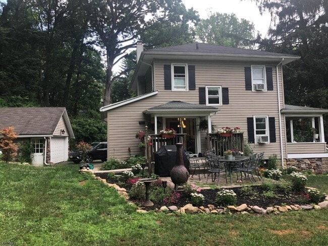 Photo - 21 Everdale Rd