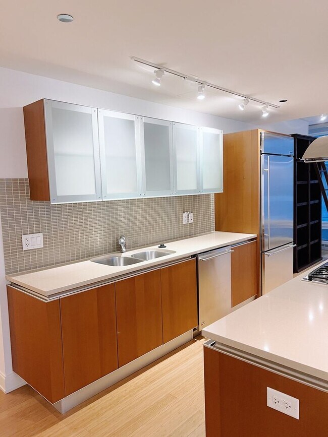 Photo - 340 E Randolph St