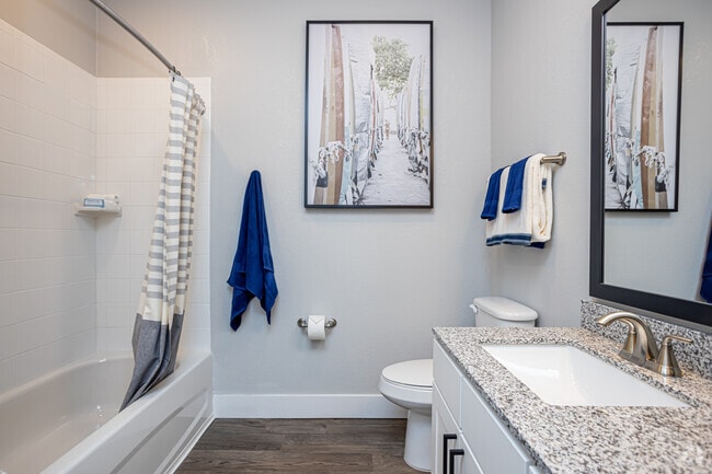 2BR, 2BA - 1,019SF