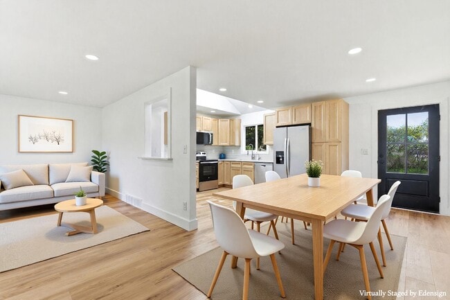 Photo - W309S10340 Knoll Ct