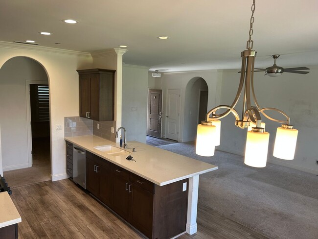 Building Photo - Don't miss out newer 4 bedroom 2 bath in K... Rental