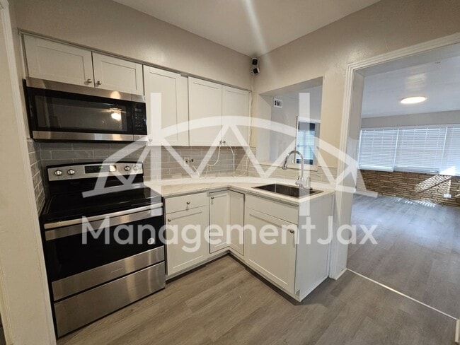 Photo - 5201 Janice Cir S