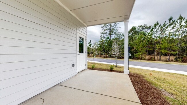 Photo - End unit! Washer/Dryer Included! Beautiful 3 Bedroom Townhome (larger floorpan) with Screened-In...