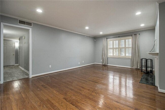 Photo - 18 Glenald Way NW