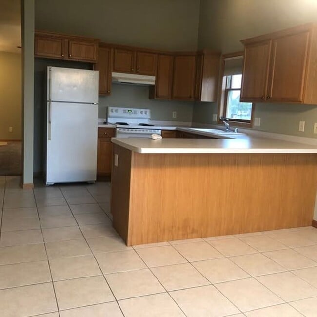Building Photo - River Rd Unit 2062