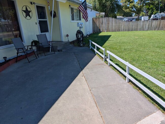 Photo - 425 W 12th Ave