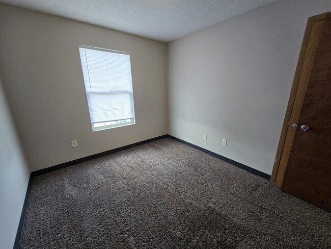 Photo - 60 Miller Ave SW