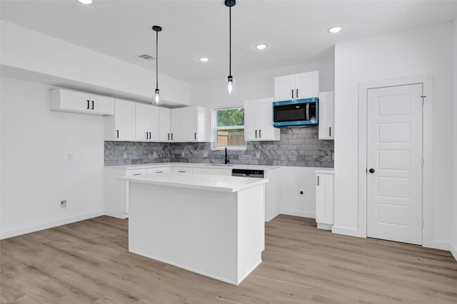 Photo - 8023 Birmingham St