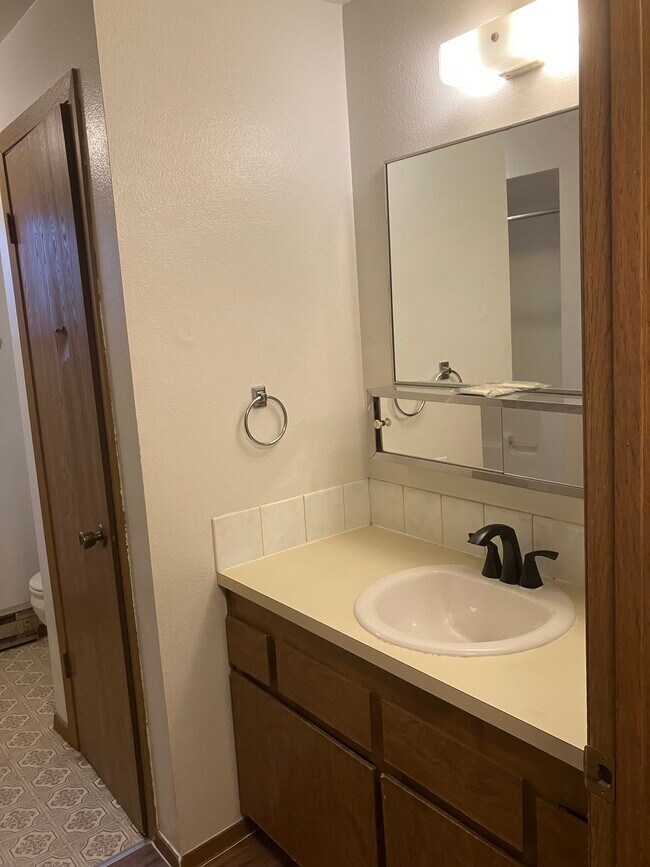 Photo - 110 E Longfellow Ave Apartments Unit 110
