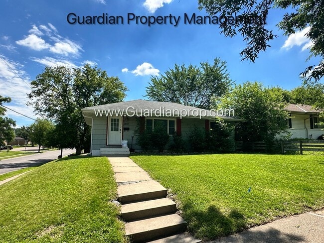 Building Photo - St Louis Park Single Family Home, Hardwood Floors, Office, Available July/Aug 1st