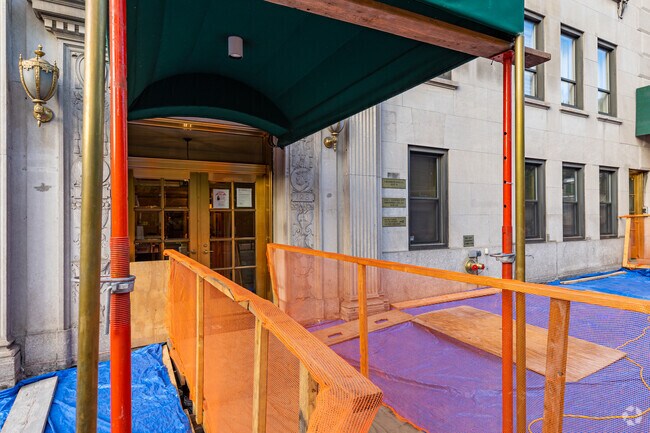 Entrance - 128 Central Park S