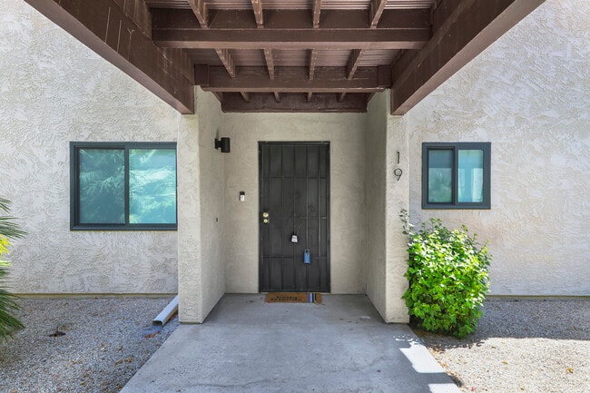 Photo - 2170 S Palm Canyon Dr Unidad 19