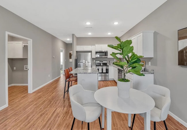 Photo - 2019 W 13th St N