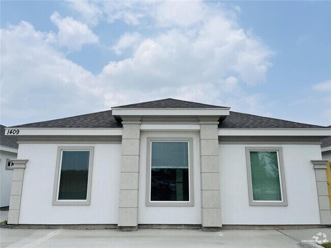 Building Photo - 1505 Shavano Dr Unit 4 Rental