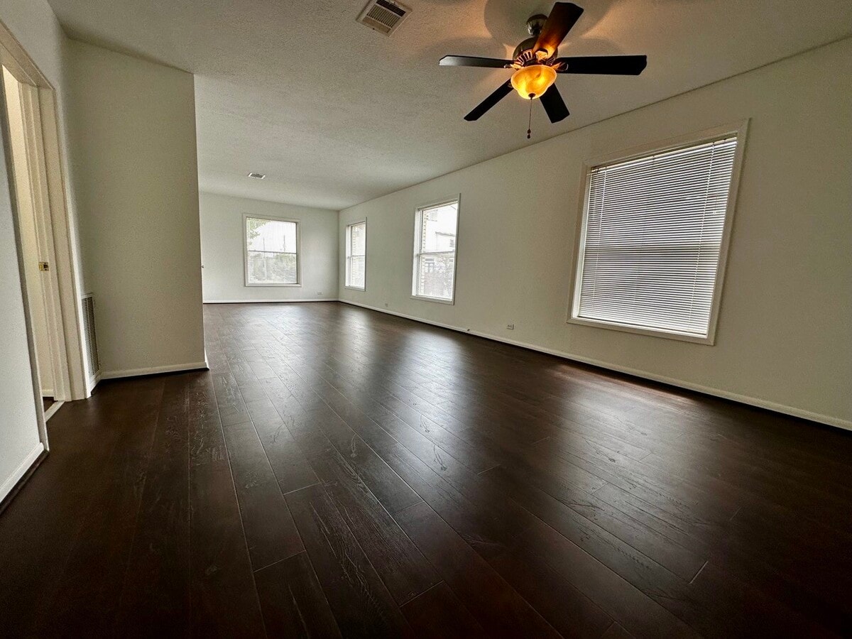 Photo - 1922 W Main St