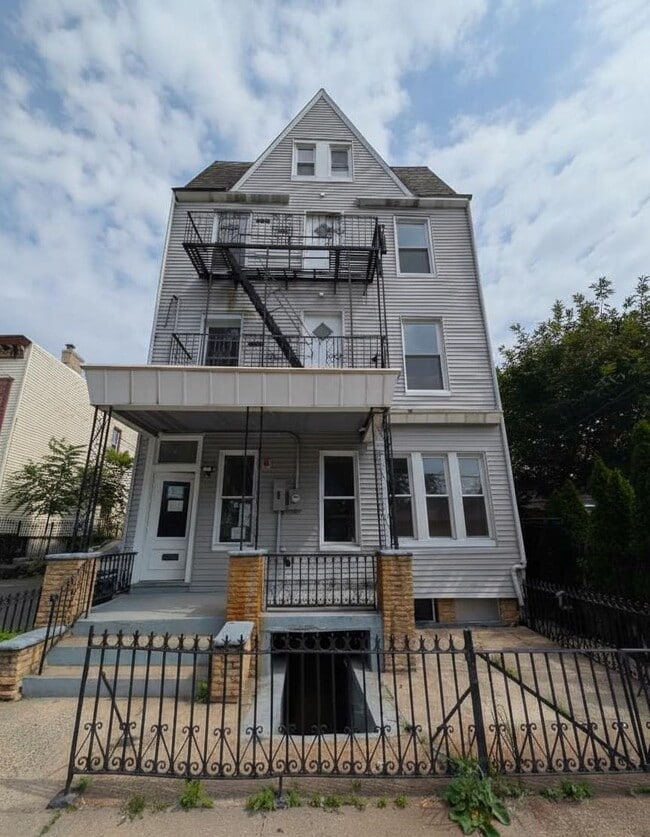 Building Photo - 10 Sherman Pl Unit 6
