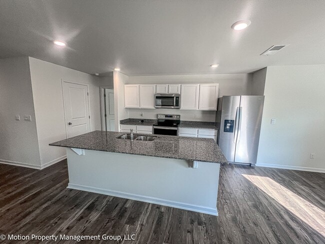 Photo - For Rent – Spacious 4 Bed / 3.5 Bath Home ...