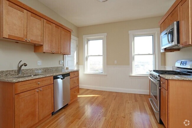 Building Photo - 1 Orient Ave Unit 3 Rental