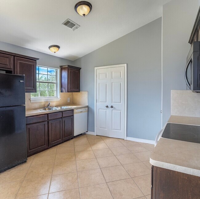 Photo - 1040 Darst Rd