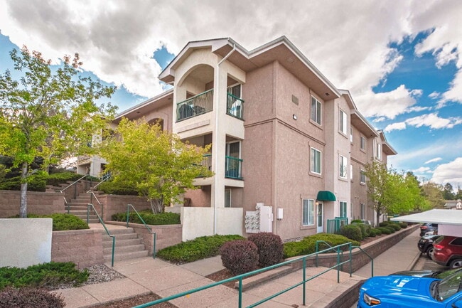 Building Photo - Beautiful home in Villege For Rent, Comfortable Living in a Convenient Central Location Unit 7