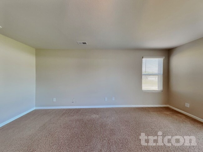 Photo - 260 Chedworth Dr