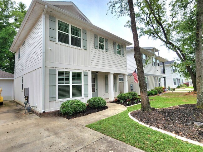 Photo - Stunning 2-story Home in the Coveted East Pensacola Heights!