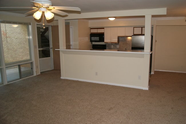 Building Photo - 7527 Spring Lake Dr Unit B2