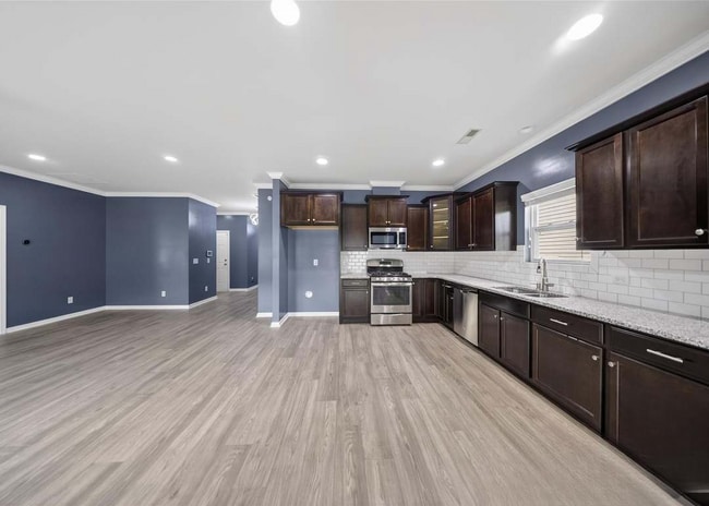 Photo - 7802 Hereford St