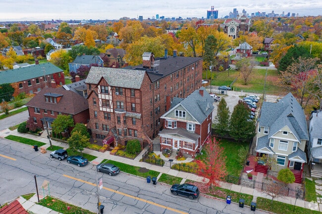 Building Photo - Capitol Manor Apartments