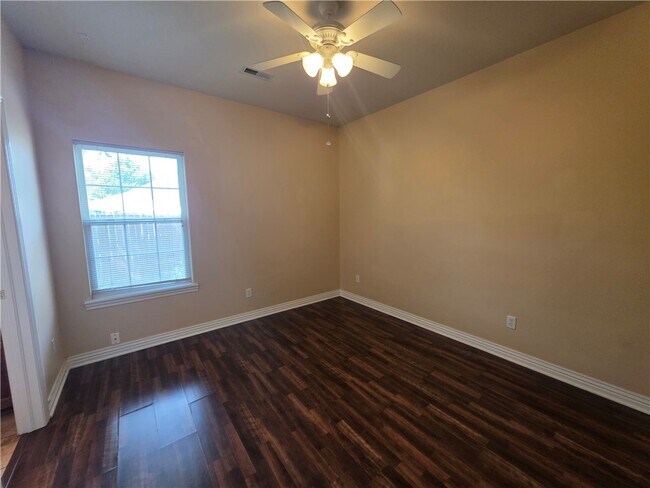 302 Cross Creek Dr