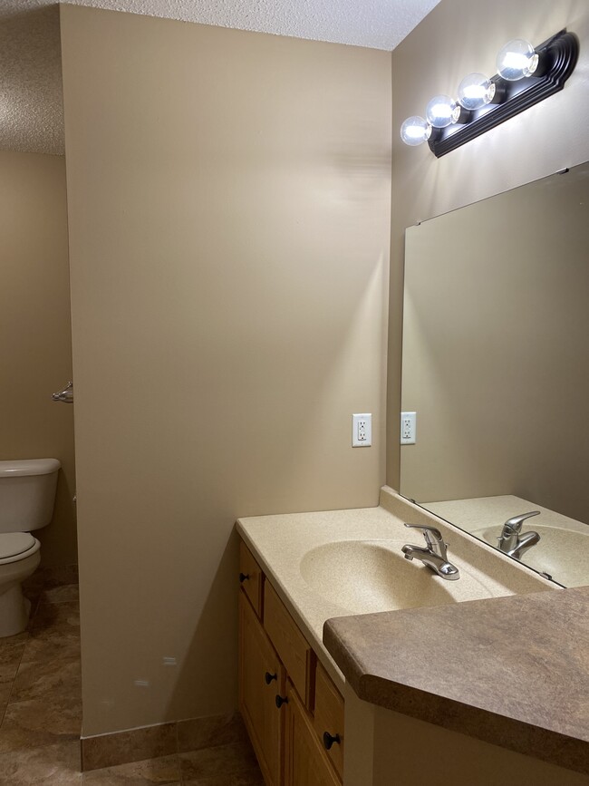 2 B 1 B Bath - Kensington