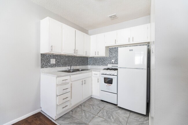 Photo - 1410 N Moline St Unit 105