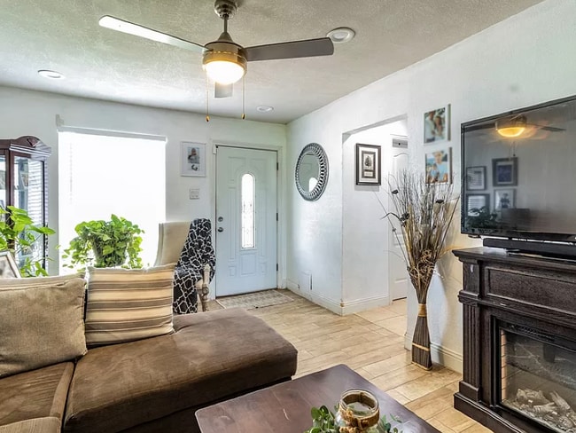 Photo - 626 Wren Ave