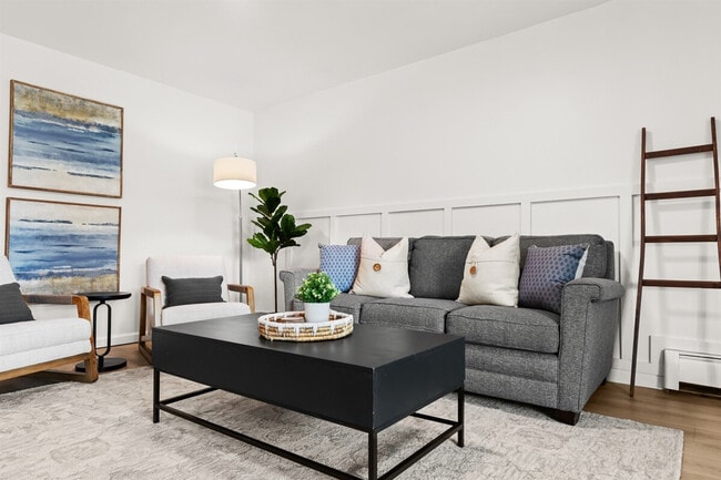 Building Photo - 22 2nd St