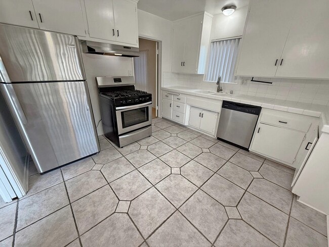 Photo - 833 S Plymouth Blvd Unit 839-1