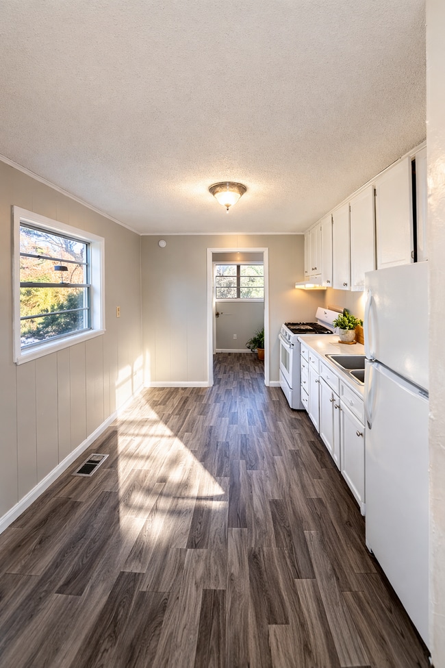 Photo - 1301 19th Pl SW