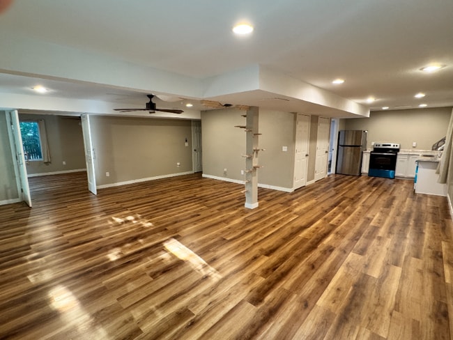 Building Photo - 1355 E 100th Ln Rental