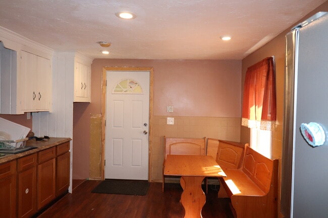 Photo - 845 Stafford St