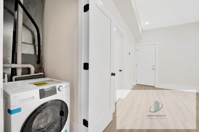 Photo - 944 N Damen Ave