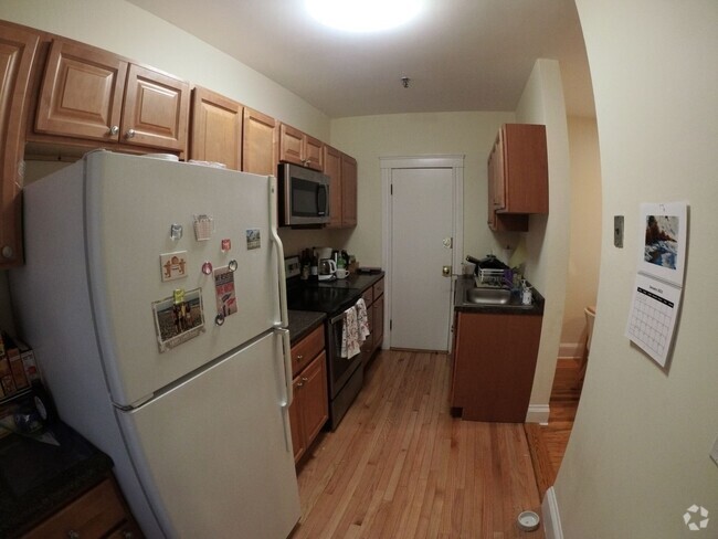 Building Photo - Nice 3 bed in Cleveland Circle Rental