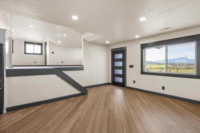 Photo - 2477 Coker Butte Rd