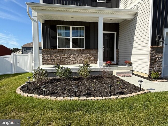 Photo - 13 Outsail Ave