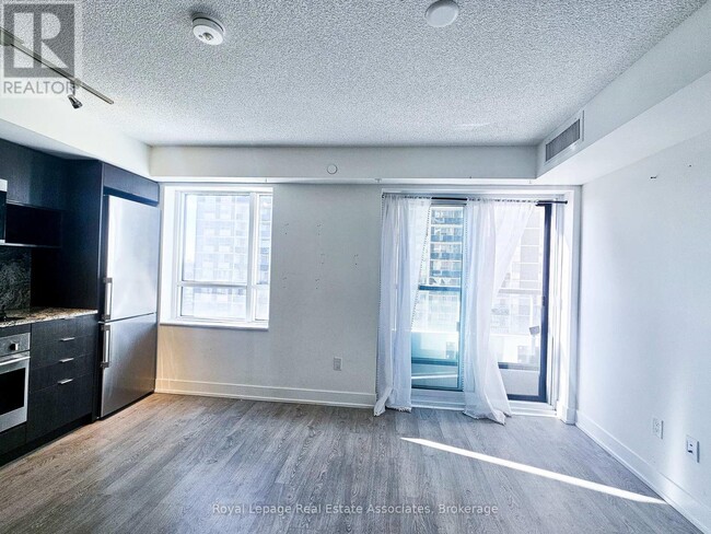 Photo - 9 Mabelle Ave Unit 525