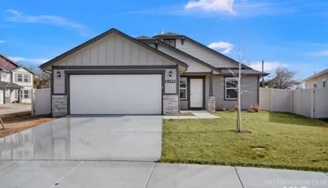 "Charming 3-Bed, 2-Bath Home with Spacious... - "Charming 3-Bed, 2-Bath Home with Spacious...