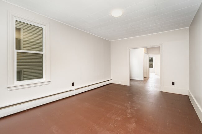 Photo - 324 Armstrong St