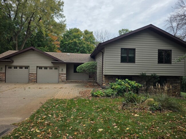 Photo - 4110 Juneau Ln N